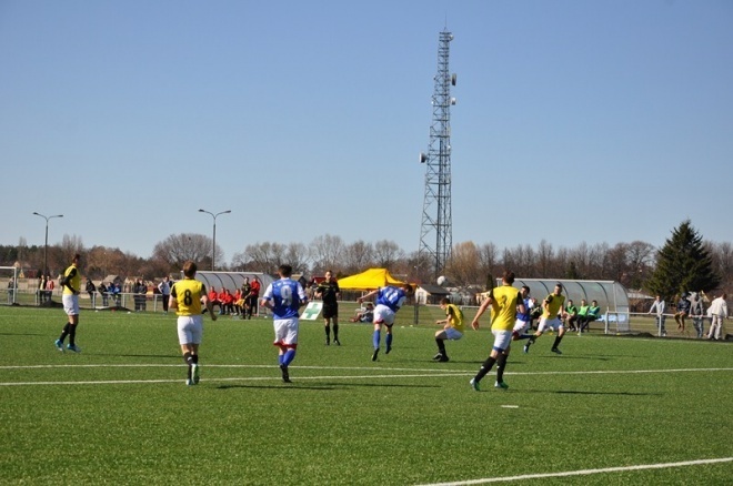 IV liga: Narew Ostrołęka - Huragan Wołomin (21.04.2013) - zdjęcie #17 - eOstroleka.pl