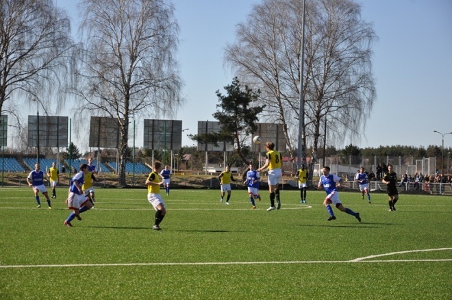 IV liga: Narew Ostrołęka - Huragan Wołomin (21.04.2013) - zdjęcie #16 - eOstroleka.pl