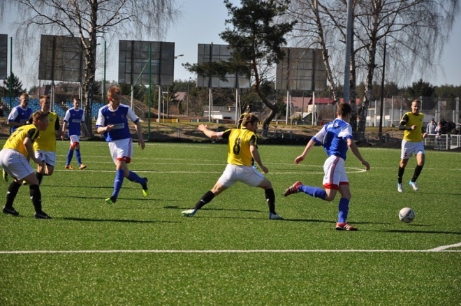 IV liga: Narew Ostrołęka - Huragan Wołomin (21.04.2013) - zdjęcie #14 - eOstroleka.pl