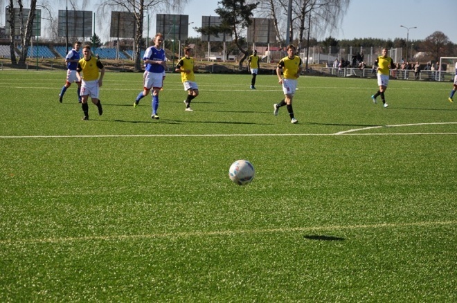 IV liga: Narew Ostrołęka - Huragan Wołomin (21.04.2013) - zdjęcie #13 - eOstroleka.pl