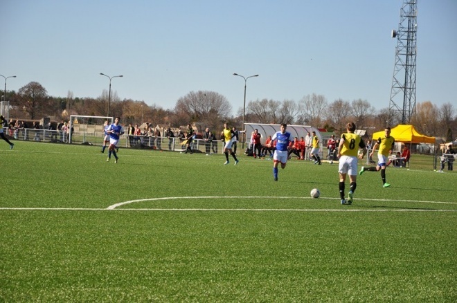 IV liga: Narew Ostrołęka - Huragan Wołomin (21.04.2013) - zdjęcie #6 - eOstroleka.pl