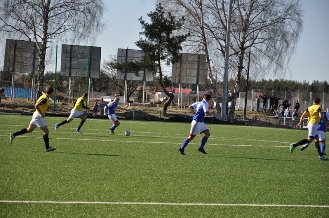 IV liga: Narew Ostrołęka - Huragan Wołomin (21.04.2013) - zdjęcie #5 - eOstroleka.pl