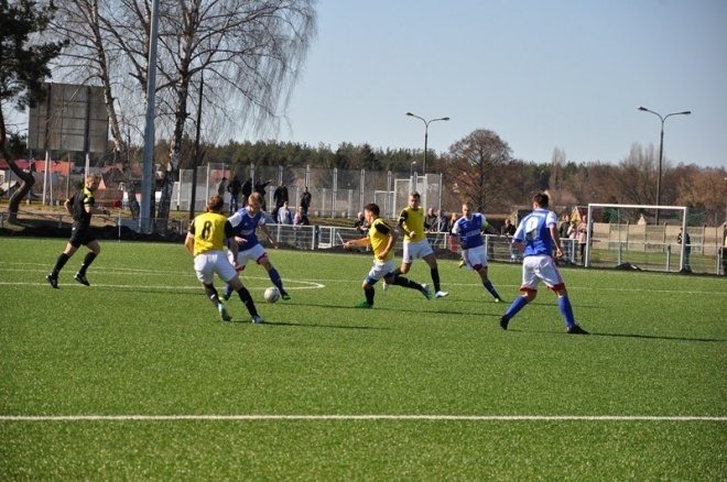 IV liga: Narew Ostrołęka - Huragan Wołomin (21.04.2013) - zdjęcie #4 - eOstroleka.pl