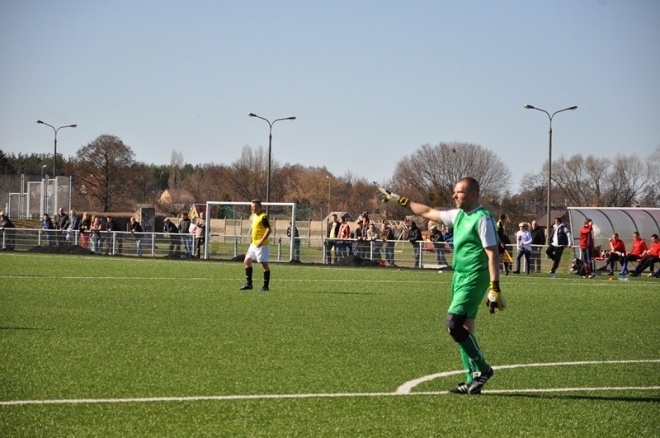 IV liga: Narew Ostrołęka - Huragan Wołomin (21.04.2013) - zdjęcie #1 - eOstroleka.pl