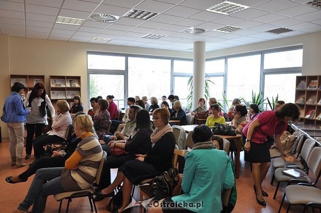 Spodkanie w Biblotece Pedagogicznej [23.04.2013] - zdjęcie #9 - eOstroleka.pl