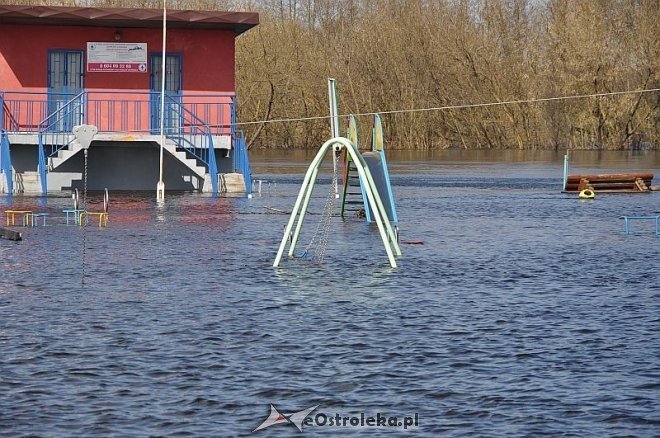 Ostrołęka: Narew przekroczyła już 4 metry [24.04.2013] - zdjęcie #24 - eOstroleka.pl