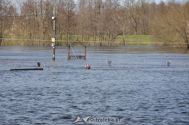 Ostrołęka: Narew przekroczyła już 4 metry [24.04.2013] - zdjęcie #3 - eOstroleka.pl