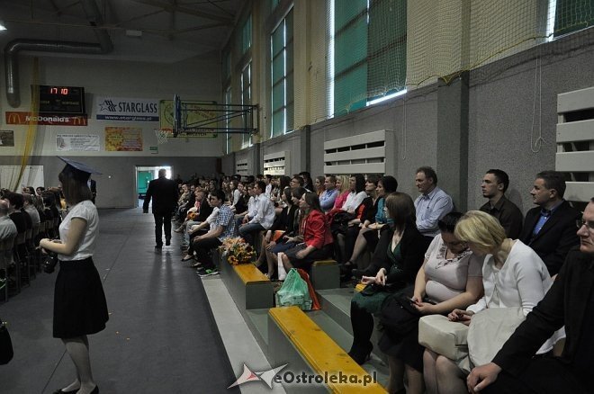 Uroczyste zakończenie roku szkolnego w III LO w Ostrołęce [25.04.2013] - zdjęcie #57 - eOstroleka.pl
