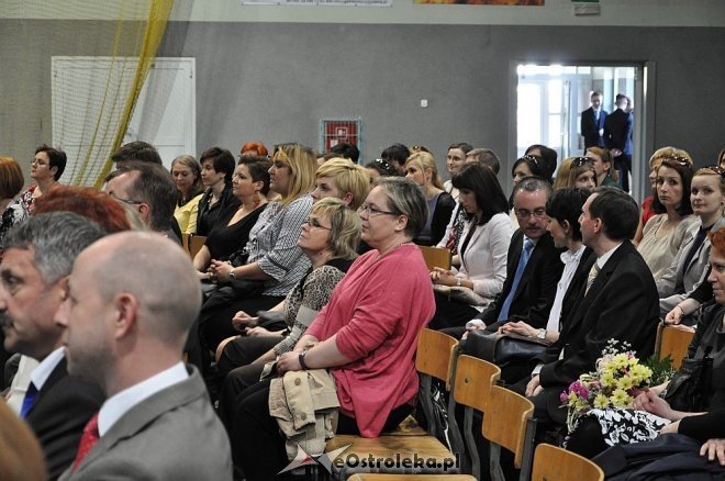 Uroczyste zakończenie roku szkolnego w III LO w Ostrołęce [25.04.2013] - zdjęcie #59 - eOstroleka.pl
