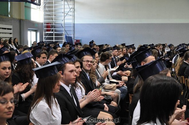 Uroczyste zakończenie roku szkolnego w III LO w Ostrołęce [25.04.2013] - zdjęcie #66 - eOstroleka.pl
