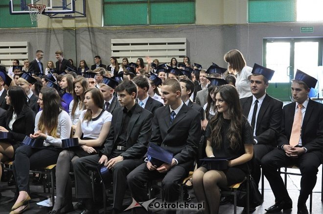 Uroczyste zakończenie roku szkolnego w III LO w Ostrołęce [25.04.2013] - zdjęcie #69 - eOstroleka.pl
