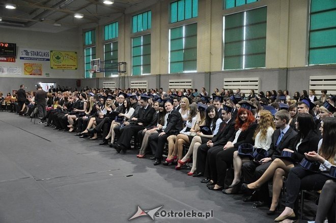 Uroczyste zakończenie roku szkolnego w III LO w Ostrołęce [25.04.2013] - zdjęcie #2 - eOstroleka.pl
