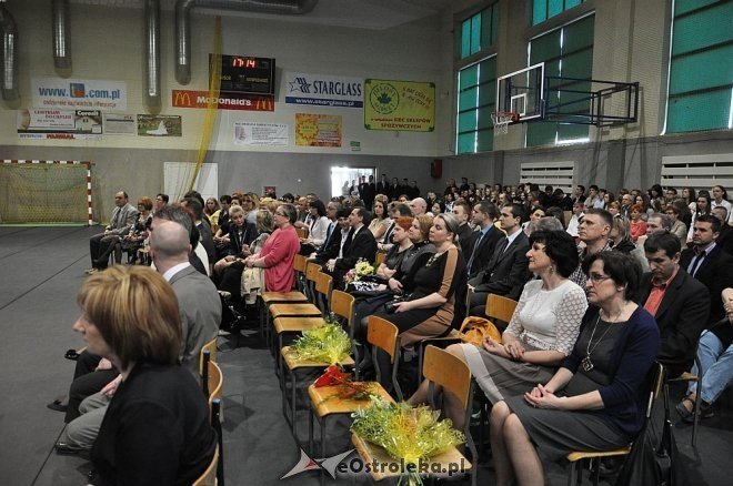 Uroczyste zakończenie roku szkolnego w III LO w Ostrołęce [25.04.2013] - zdjęcie #11 - eOstroleka.pl