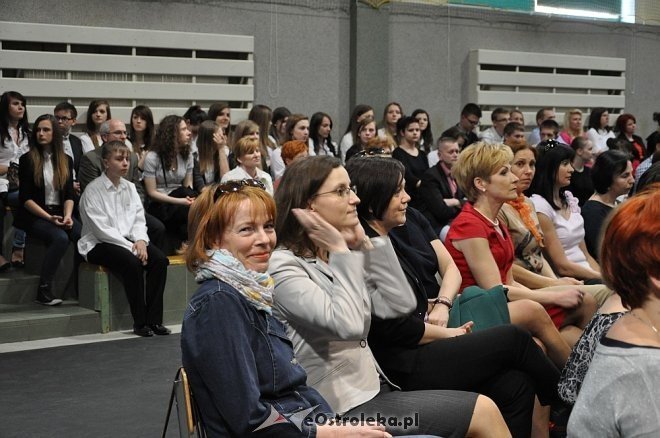 Uroczyste zakończenie roku szkolnego w III LO w Ostrołęce [25.04.2013] - zdjęcie #14 - eOstroleka.pl
