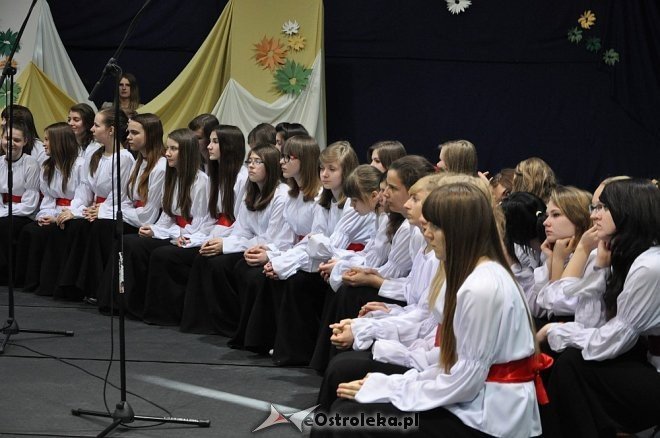 Uroczyste zakończenie roku szkolnego w III LO w Ostrołęce [25.04.2013] - zdjęcie #19 - eOstroleka.pl