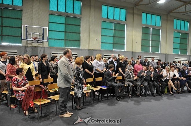 Uroczyste zakończenie roku szkolnego w III LO w Ostrołęce [25.04.2013] - zdjęcie #23 - eOstroleka.pl