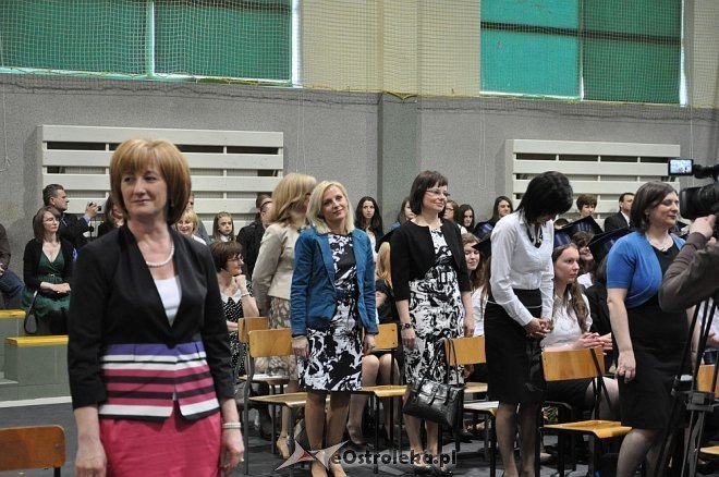 Uroczyste zakończenie roku szkolnego w III LO w Ostrołęce [25.04.2013] - zdjęcie #32 - eOstroleka.pl