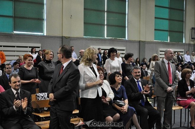 Uroczyste zakończenie roku szkolnego w III LO w Ostrołęce [25.04.2013] - zdjęcie #40 - eOstroleka.pl