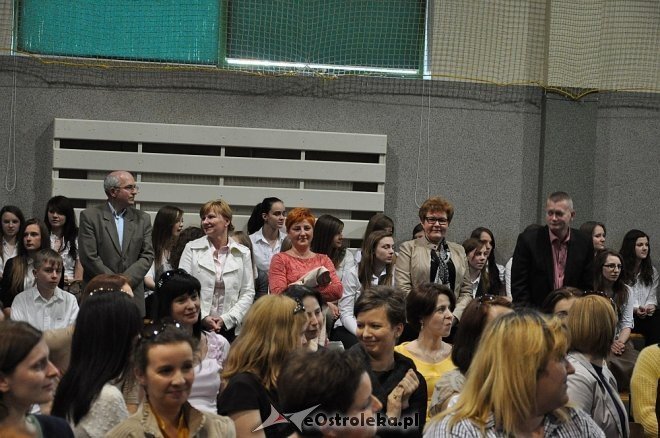Uroczyste zakończenie roku szkolnego w III LO w Ostrołęce [25.04.2013] - zdjęcie #42 - eOstroleka.pl