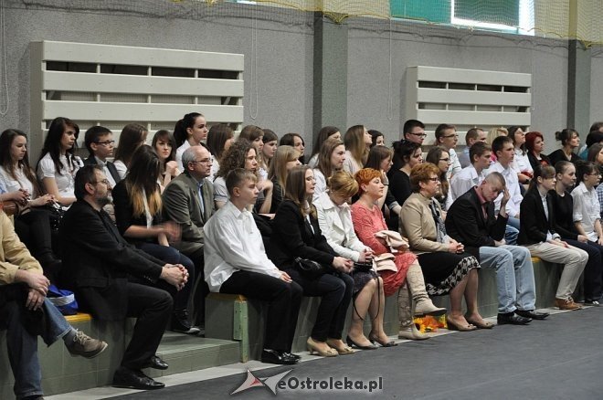 Uroczyste zakończenie roku szkolnego w III LO w Ostrołęce [25.04.2013] - zdjęcie #45 - eOstroleka.pl