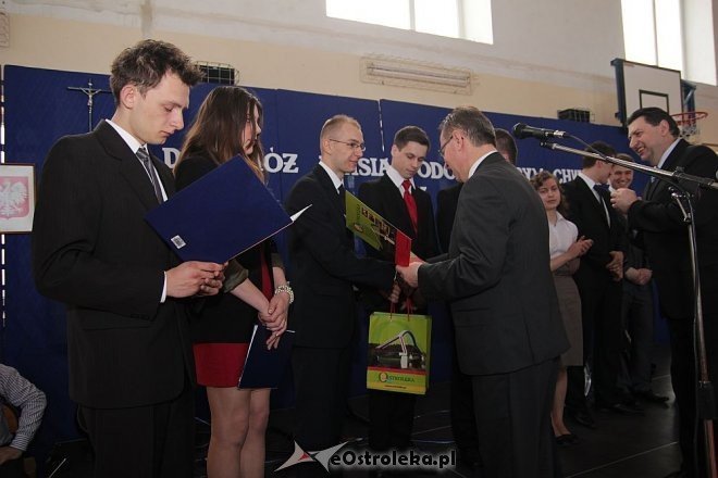 Zakończenie klas maturalnych 2013 w ZSZ nr 1 [26.04.2013] - zdjęcie #11 - eOstroleka.pl