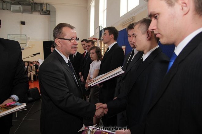 Zakończenie klas maturalnych 2013 w ZSZ nr 1 [26.04.2013] - zdjęcie #1 - eOstroleka.pl
