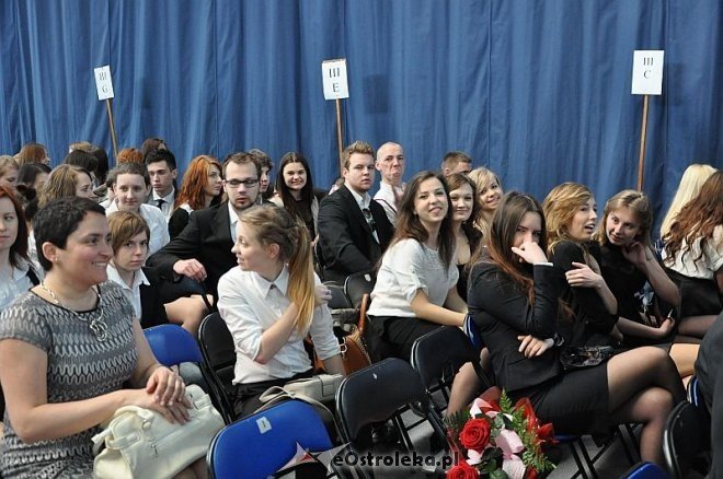 Zakończenie roku szkolenego dla klas maturalnych w I LO w Ostrołęce [26.04.2013] - zdjęcie #2 - eOstroleka.pl