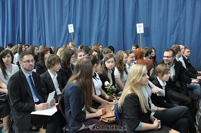 Zakończenie roku szkolenego dla klas maturalnych w I LO w Ostrołęce [26.04.2013] - zdjęcie #3 - eOstroleka.pl