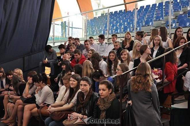 Zakończenie roku szkolenego dla klas maturalnych w I LO w Ostrołęce [26.04.2013] - zdjęcie #7 - eOstroleka.pl