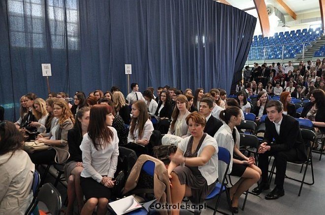 Zakończenie roku szkolenego dla klas maturalnych w I LO w Ostrołęce [26.04.2013] - zdjęcie #9 - eOstroleka.pl