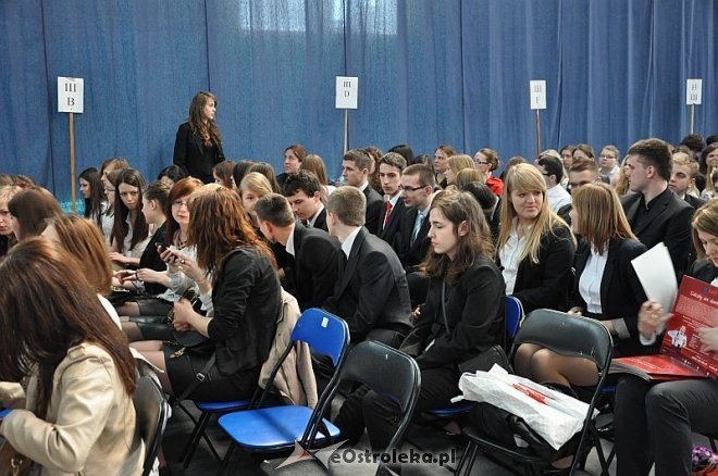 Zakończenie roku szkolenego dla klas maturalnych w I LO w Ostrołęce [26.04.2013] - zdjęcie #11 - eOstroleka.pl