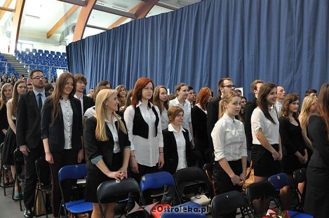 Zakończenie roku szkolenego dla klas maturalnych w I LO w Ostrołęce [26.04.2013] - zdjęcie #24 - eOstroleka.pl