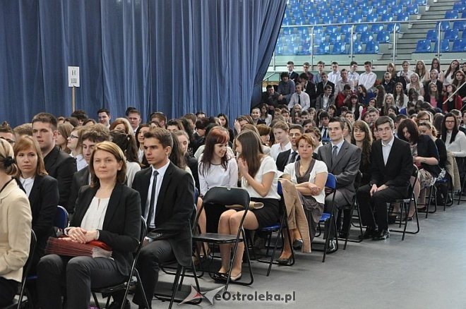 Zakończenie roku szkolenego dla klas maturalnych w I LO w Ostrołęce [26.04.2013] - zdjęcie #11 - eOstroleka.pl