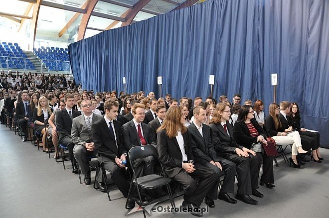 Zakończenie roku szkolenego dla klas maturalnych w I LO w Ostrołęce [26.04.2013] - zdjęcie #51 - eOstroleka.pl