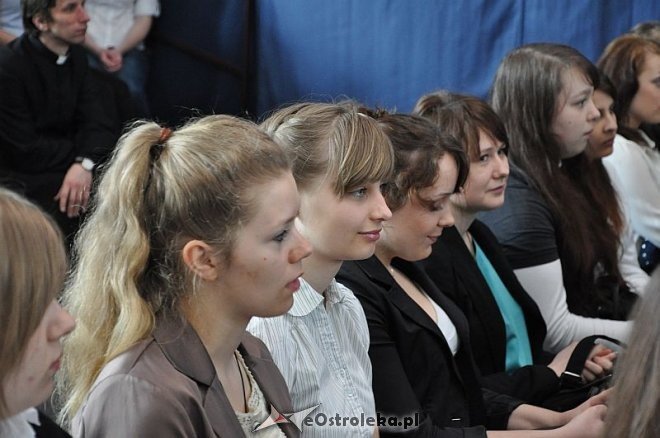 Zakończenie roku szkolenego dla klas maturalnych w I LO w Ostrołęce [26.04.2013] - zdjęcie #7 - eOstroleka.pl