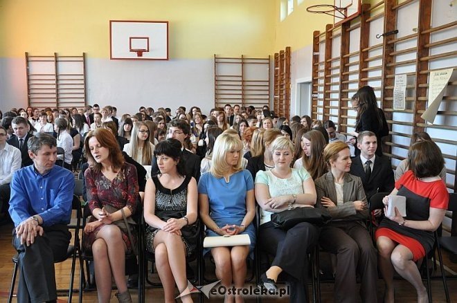 Zakończenie roku szkolenego dla klas maturalnych w II LO w Ostrołęce [26.04.2013] - zdjęcie #2 - eOstroleka.pl