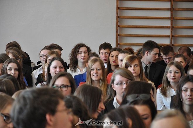 Zakończenie roku szkolenego dla klas maturalnych w II LO w Ostrołęce [26.04.2013] - zdjęcie #3 - eOstroleka.pl
