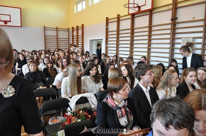 Zakończenie roku szkolenego dla klas maturalnych w II LO w Ostrołęce [26.04.2013] - zdjęcie #4 - eOstroleka.pl
