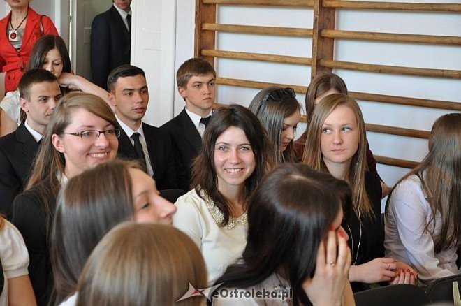Zakończenie roku szkolenego dla klas maturalnych w II LO w Ostrołęce [26.04.2013] - zdjęcie #5 - eOstroleka.pl