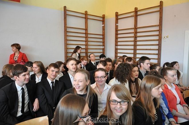 Zakończenie roku szkolenego dla klas maturalnych w II LO w Ostrołęce [26.04.2013] - zdjęcie #11 - eOstroleka.pl