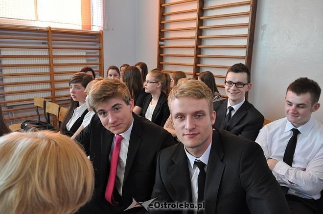 Zakończenie roku szkolenego dla klas maturalnych w II LO w Ostrołęce [26.04.2013] - zdjęcie #13 - eOstroleka.pl