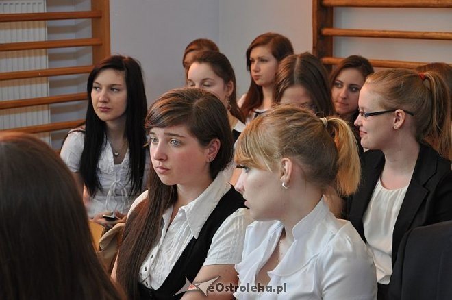 Zakończenie roku szkolenego dla klas maturalnych w II LO w Ostrołęce [26.04.2013] - zdjęcie #15 - eOstroleka.pl