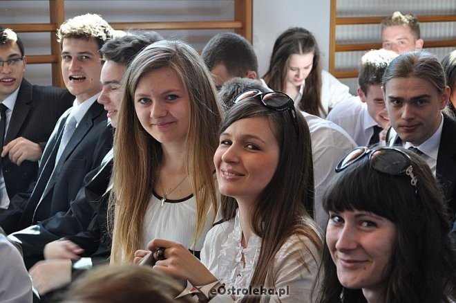 Zakończenie roku szkolenego dla klas maturalnych w II LO w Ostrołęce [26.04.2013] - zdjęcie #23 - eOstroleka.pl