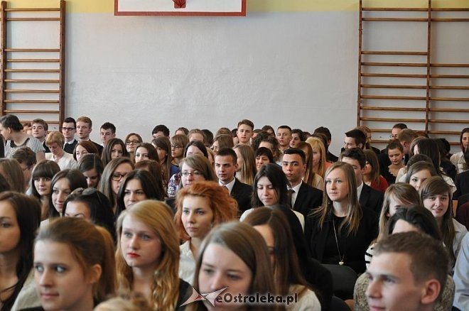 Zakończenie roku szkolenego dla klas maturalnych w II LO w Ostrołęce [26.04.2013] - zdjęcie #31 - eOstroleka.pl