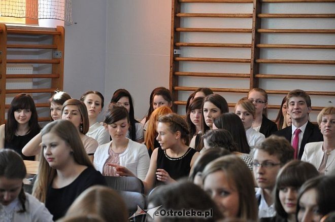Zakończenie roku szkolenego dla klas maturalnych w II LO w Ostrołęce [26.04.2013] - zdjęcie #32 - eOstroleka.pl