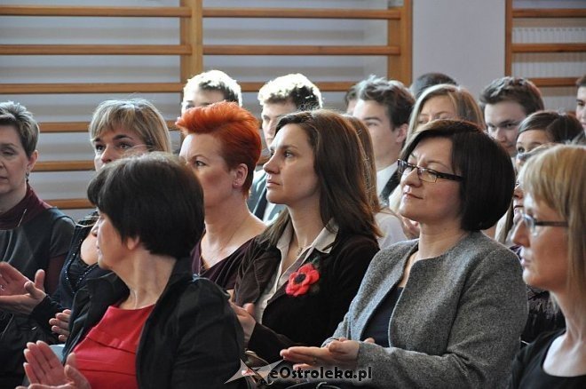 Zakończenie roku szkolenego dla klas maturalnych w II LO w Ostrołęce [26.04.2013] - zdjęcie #12 - eOstroleka.pl