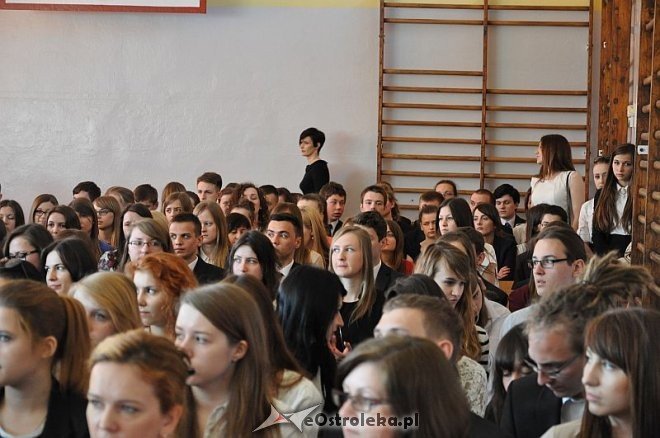 Zakończenie roku szkolenego dla klas maturalnych w II LO w Ostrołęce [26.04.2013] - zdjęcie #16 - eOstroleka.pl