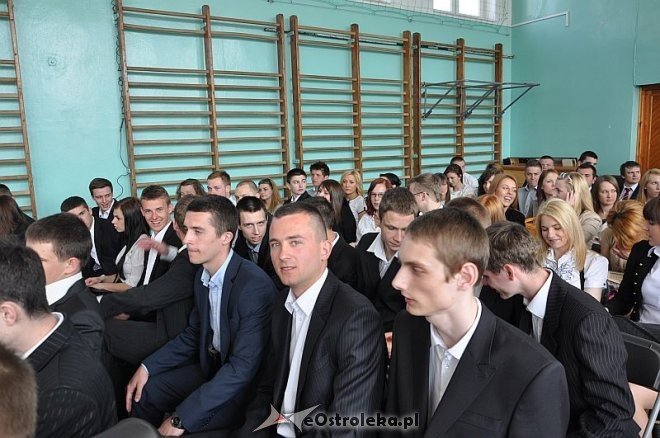 Zakończenie roku szkolenego dla klas maturalnych w ZSZ nr 2 w Ostrołęce [26.04.2013] - zdjęcie #8 - eOstroleka.pl
