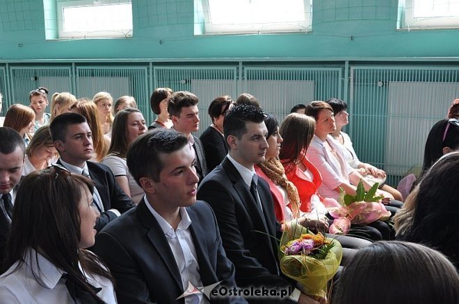 Zakończenie roku szkolenego dla klas maturalnych w ZSZ nr 2 w Ostrołęce [26.04.2013] - zdjęcie #19 - eOstroleka.pl