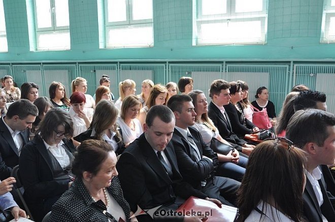 Zakończenie roku szkolenego dla klas maturalnych w ZSZ nr 2 w Ostrołęce [26.04.2013] - zdjęcie #21 - eOstroleka.pl